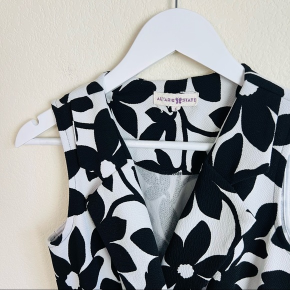 Altar’d State Black & White 70s Floral Collared Sleeveless Romper - Picture 3 of 8